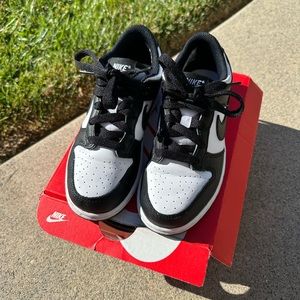 Kids panda dunks size 1.5y. Great used condition!